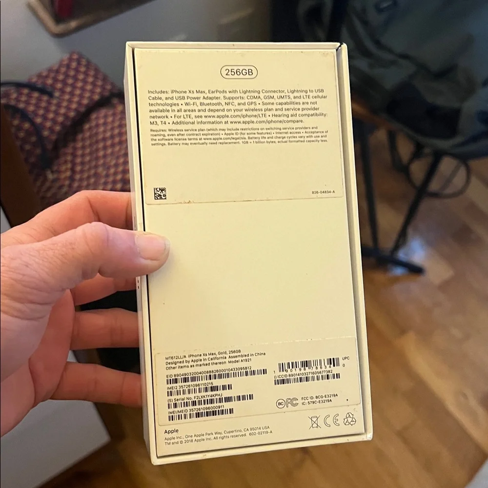 Apple iPhone XS Max Box, Charger & HeadPhones